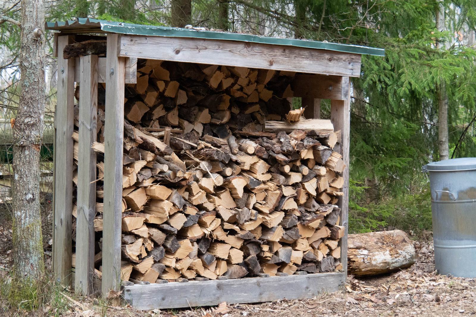 Stapel brandhout voor de open haard