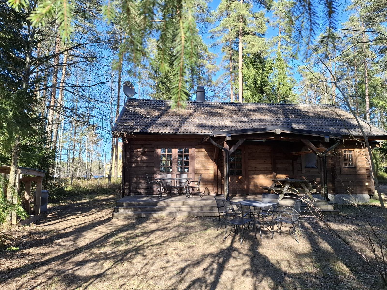 Recente foto van de buitenkant van het huisje