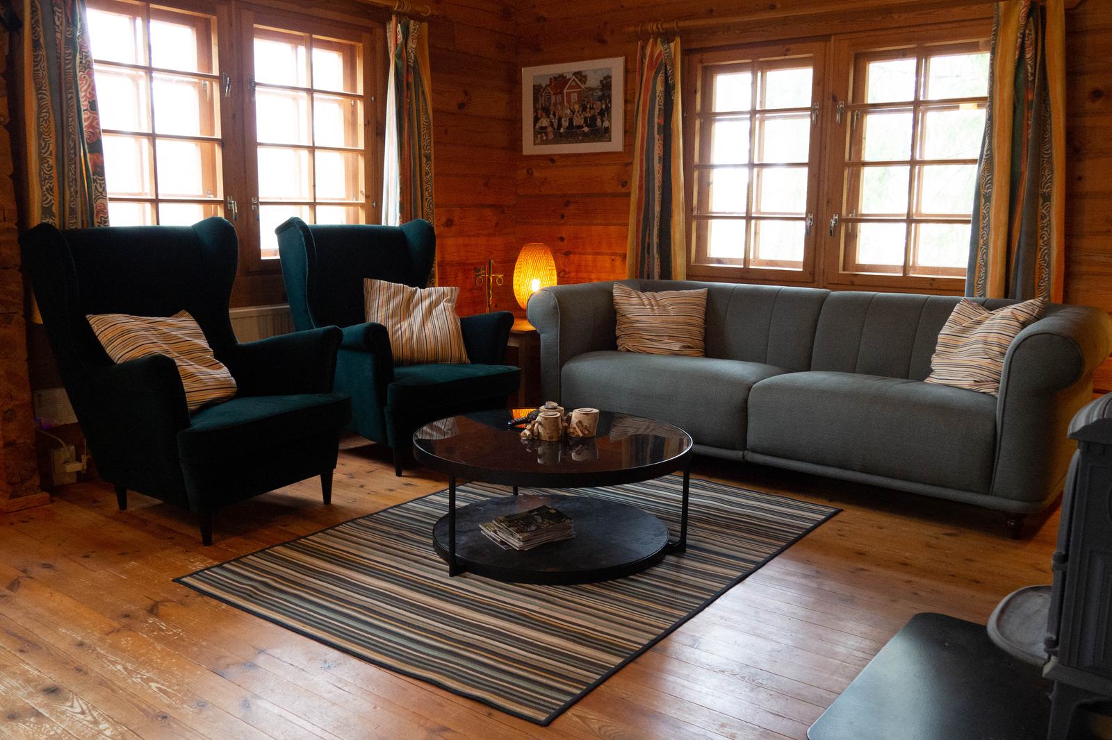Woonkamer met zithoek en vloerkleed